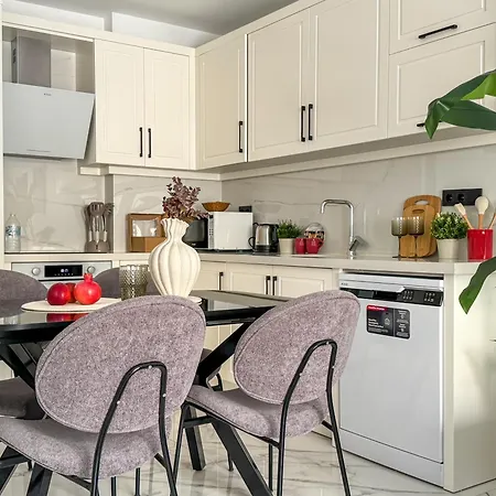 Qoople Elite 4 Elize Premium Location Near Kleopatra